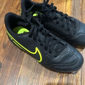 Girls NIKE soccer cleats size 3- Gently Used